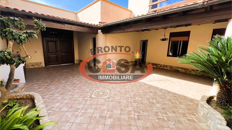 CASA INDIPENDENTE VICINO ALLA SPIAGGIA CON TERRAZZO PANORAMICO